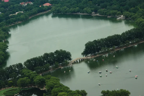 Yuyuantanparken i Beijing, utsikt fra TV-tårnet – stockfoto