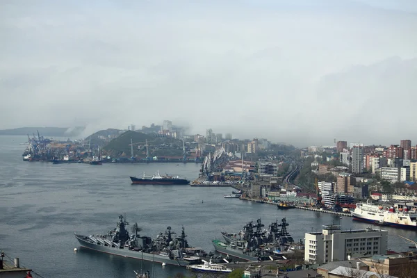 Golden Horn Bay ayında Vladivostok