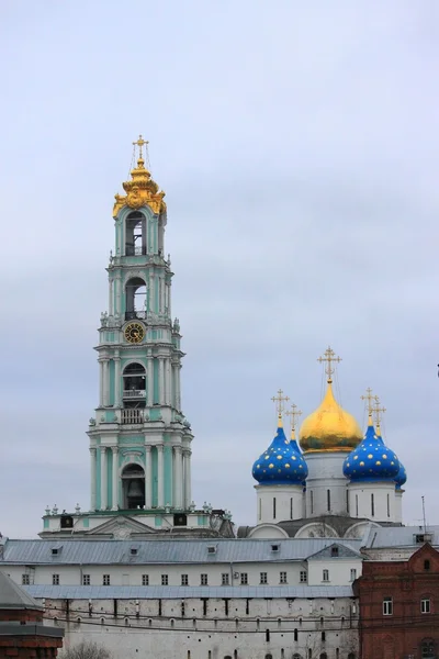 三位セルギー大修道院。セルギエフ ・ ポサード。モスクワ地方 — ストック写真
