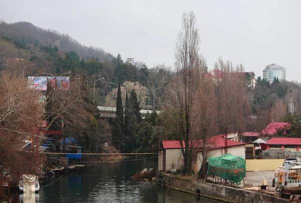 Na břehu řeky Kudepsta — Stock fotografie