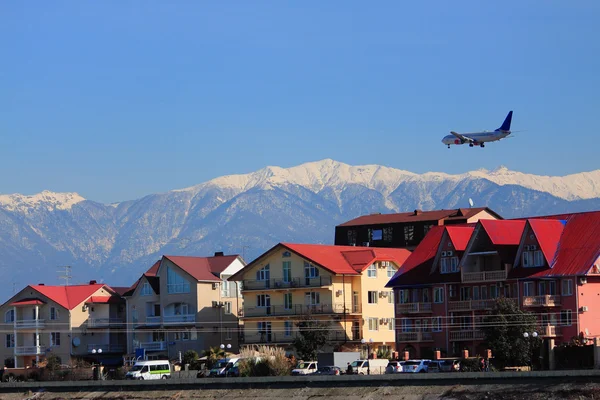 Landing of airplane in Adlers airport — Stock Photo, Image