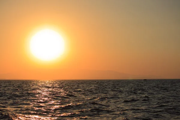 Wunderschöner Sonnenuntergang am Mittelmeer in Antalya — Stockfoto