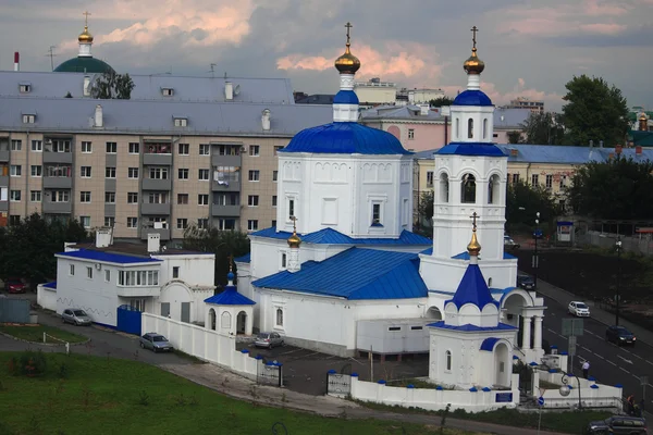 Ortodoxa kyrkan av Sankt Paraskeva Pyatnitsa i staden Kazan — Stockfoto