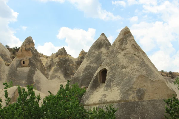 Höhlen in spektakulären Felsen, Kappadokien, Türkei — Stockfoto