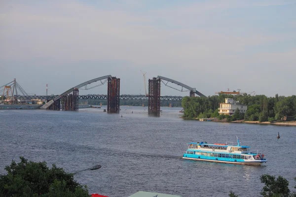 Kiev, Ukrayna Bridge'de açma — Stok fotoğraf