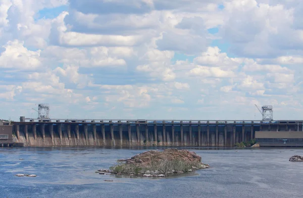 Das Dnjepr-Wasserkraftwerk in Zaporizhia — Stockfoto