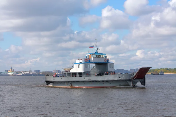 Feribot Nijniy Novgorod Volga Nehri üzerinde