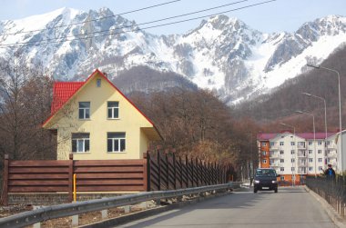 yol Krasnaya Polyana Köyü