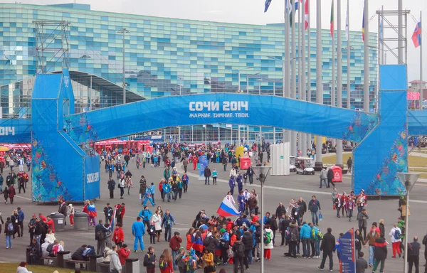 Menigte in Olympisch park van Sotsji — Stockfoto