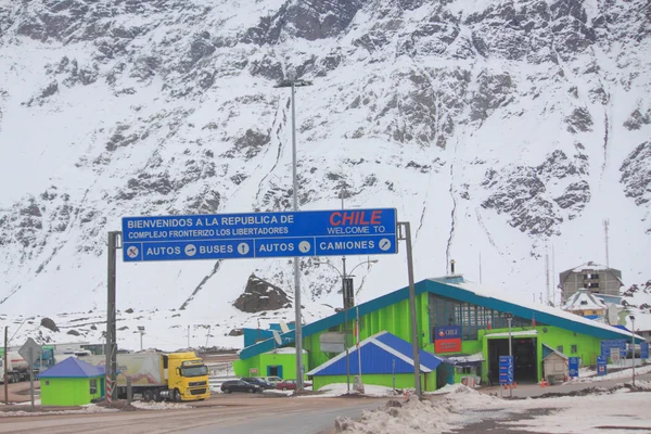 Chilské kontrola bod na hranici Argentiny a Chile — Stock fotografie