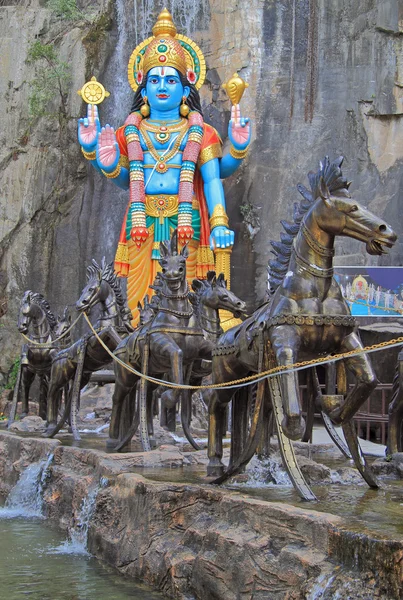 奎师那的雕像近 Batu 洞穴 — 图库照片