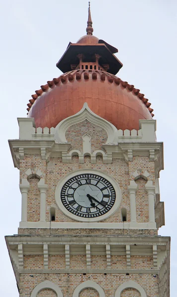 Primer plano del reloj en la cima del edificio Sultan Abdul Samad — Foto de Stock