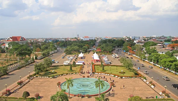 Pobliżu parku w Vientiane, widok z góry brama zwycięstwa — Zdjęcie stockowe