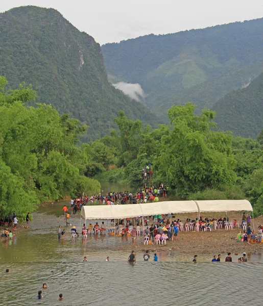 Mässan i byn nästan Vang Vieng — Stockfoto