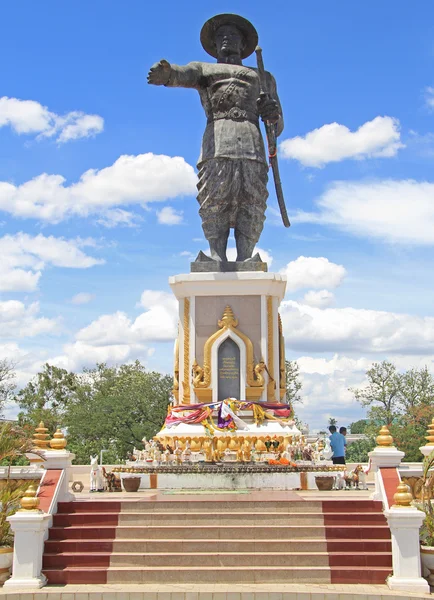 Άγαλμα του Chao Anouvong στη Vientiane — Φωτογραφία Αρχείου