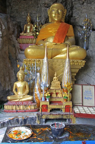 Presbiterio del templo budista en Luang Prabang —  Fotos de Stock