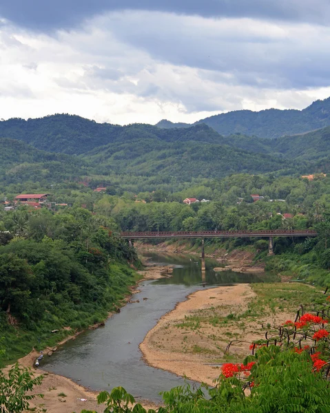 Вид на Луанг Банг с горы Пхуси — стоковое фото