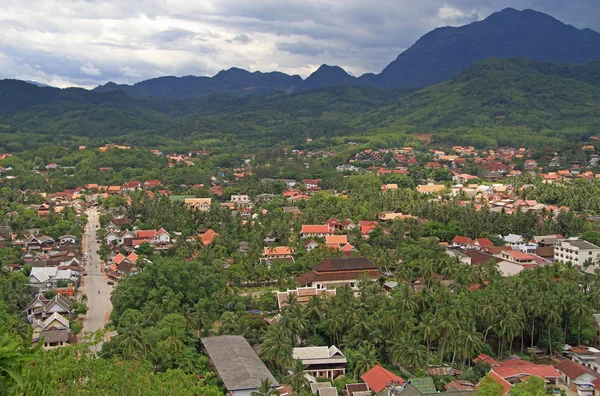 Vista de Luang Prabang desde la montaña Phousi — Foto de Stock