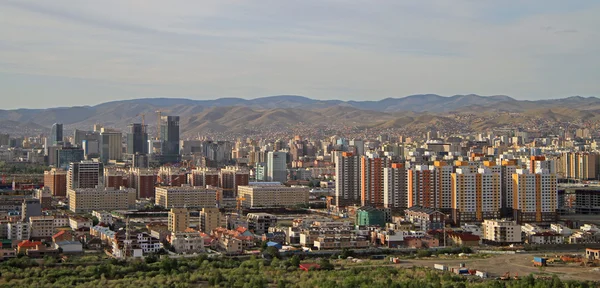 Blick auf ulan bator vom Berg zaisan — Stockfoto