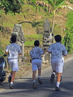 birkaç kişi çalışıyorsa, Bali