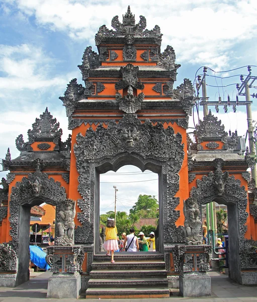 Toegangspoorten van hindoe tempel — Stockfoto