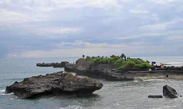 Храм Тан Лот на индонезийском острове Бали — стоковое фото