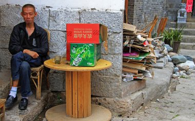 man is laughing on the street in Lijiang, China