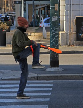 sokak hokkabaz, Milano, İtalya kavşak performans