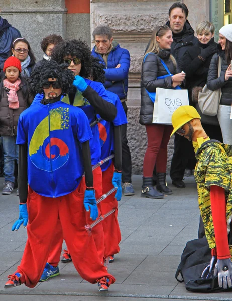 Due ragazzi si preparano a ballare la performance — Foto Stock