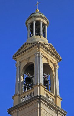 Bergamo kilise çan kulesi