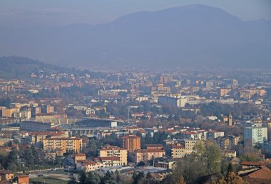 Bergamo Hills üst şehrin görünümünü
