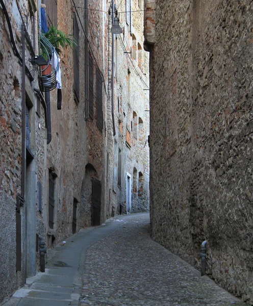 Wąskiej uliczce starego miasta Bergamo — Zdjęcie stockowe