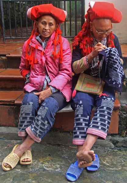 Frauen nähen auf der Straße, sa pa, vietnam — Stockfoto