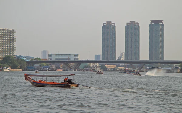 Riverscape em Bangkok, a capital da Tailândia — Fotografia de Stock