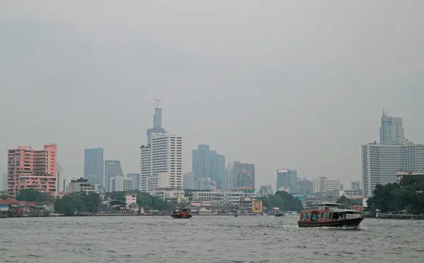 Riverscape în Bangkok, capitala Thailandei — Fotografie, imagine de stoc