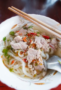 Baharatlı Tay şehriye