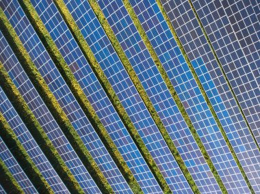 Yenilenebilir güneş enerjisi kullanan enerji santrali