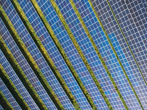 Yenilenebilir güneş enerjisi kullanan enerji santrali