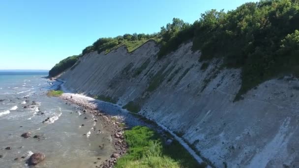 Прибрежный пейзаж в Кап Аркона на острове Руген Балтийского моря — стоковое видео