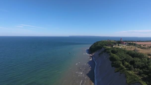 Rügen Adası Baltık Denizi üzerinde Kap Arkona adlı kıyı manzara — Stok video