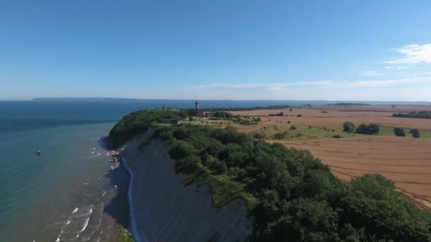 Прибрежный пейзаж в Кап Аркона на острове Руген Балтийского моря — стоковое видео