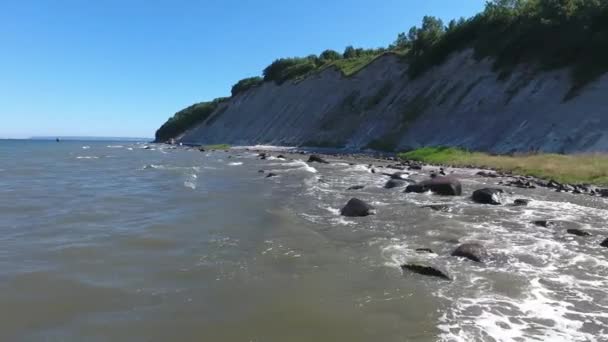 Прибрежный пейзаж в Кап Аркона на острове Руген Балтийского моря — стоковое видео