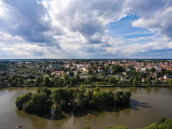 Altenburg oude stad eiland dierentuin vijver Luchtfoto uitzicht op het meer — Stockfoto