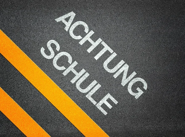 Achtung Schule - Huomio koulu saksa — kuvapankkivalokuva