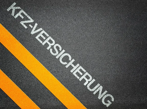 Deutsche kfz versicherung autoversicherung text schreiben strassenasphalt — Stockfoto