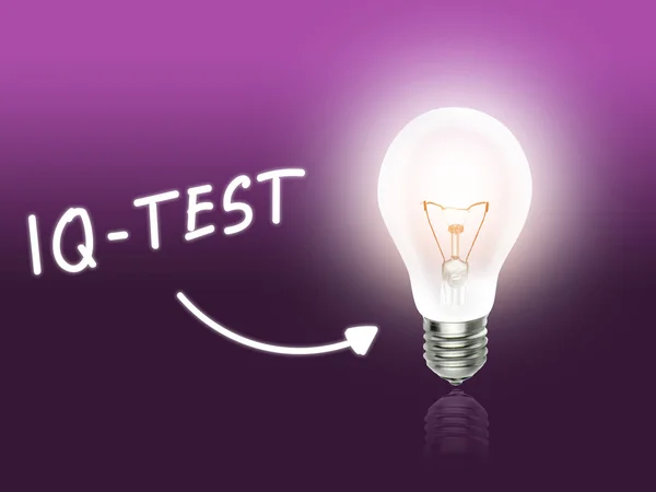 IQ Test žárovka lampa energie světla růžová — Stock fotografie