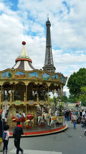 Giostra con Torre Eiffel — Foto Stock