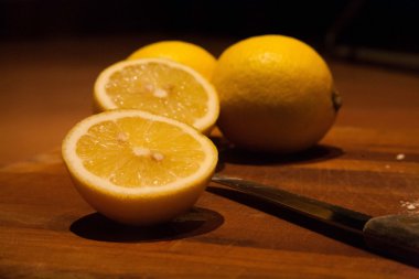 Taze limon kesilmiş