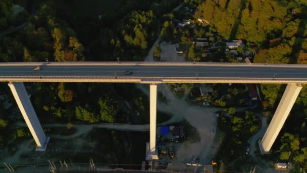 Schöne Große Brücke Für Die Autobahn Über Das Meer Luftaufnahme — Stockvideo