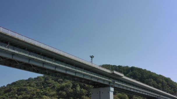 Vista Aérea Del Pintoresco Puente Arco Que Encuentra Sobre Cañón — Vídeos de Stock